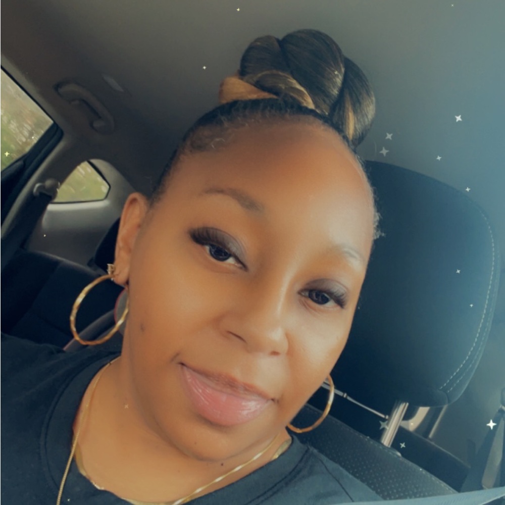 Meet your Posher, Yolanda